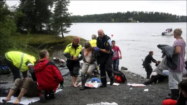 Поранена дівчина втекла з острова вплав