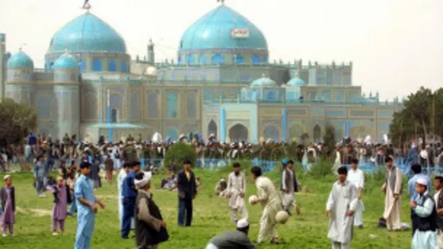 د مزار شریف د هوايي ډګر د رغولو په چاره کې د جرمني د څه باندې ۶۲ میلیونه ډالرو د مرستې سربېره متحده عربي اماراتو هم څه کم یو نیم میلیونه ډالره مرسته کړې ده.