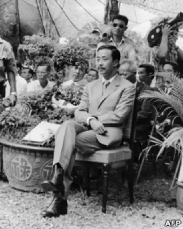 Bức hình từ năm 1971 thường được truyền thông ngoại quốc dùng để mô tả về một ông Nguyễn Cao Kỳ 'hào hoa' và biết ăn chơi