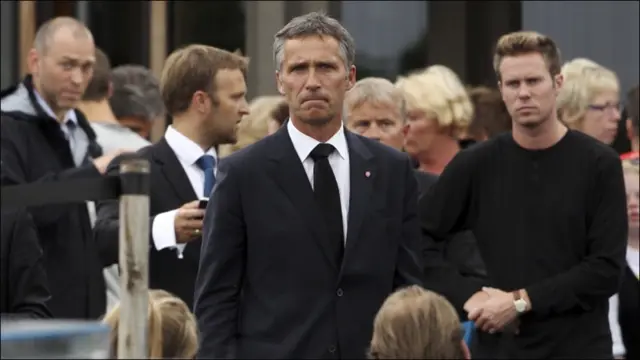 ناروے کے وزیراعظم جینز سٹولن برگ نے ان حملوں کو ’قومی سانحہ‘ قرار دیا ہے۔