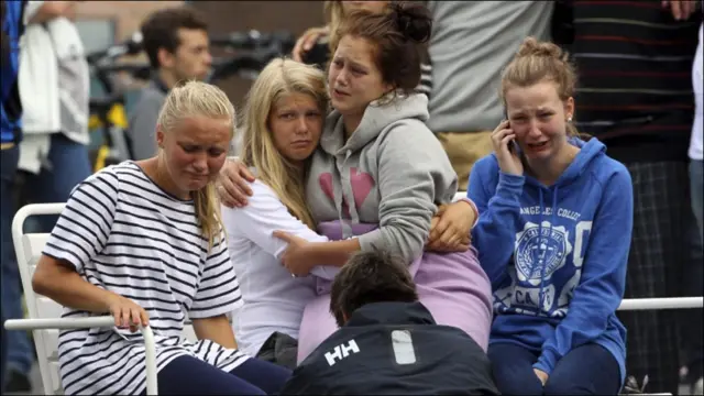 ایک برطانوی شخص بن نے بتایا کہ دھماکہ کی آواز ایک میل دور سے بادل کی گرج جیسی سنائی دی۔