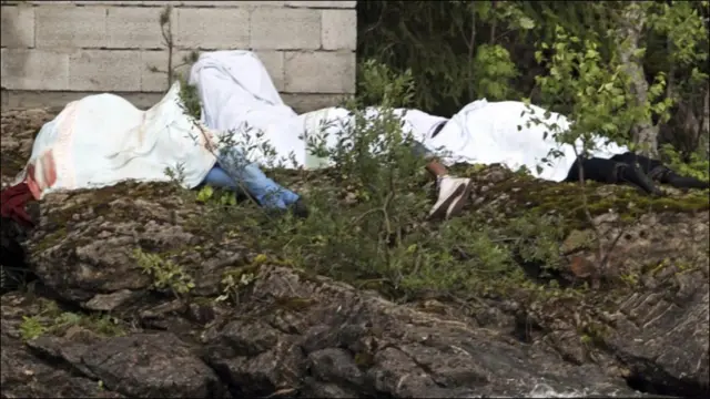 جمعہ کو ناروے کے دارالحکومت اوسلو میں پہلے ایک خوفناک دھماکہ ہوا جس میں سات افراد ہلاک ہوئے اس کے بعد ناروے کے ایک شمالی جزیرے میں ناروے کی لیبر پارٹی کے ایک یوتھ کیمپ پر فائرنگ میں پچاسی افراد ہلاک ہو گئے۔