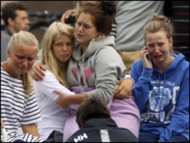 دعائیہ تقاریب میں بڑی تعداد میں عام لوگ بھی شریک ہوئے