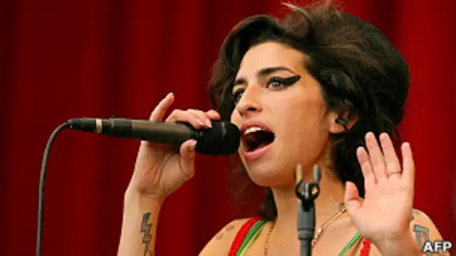 Cantora ganhou fama internacional com o disco de 2006, que trazia a música 'Rehab'