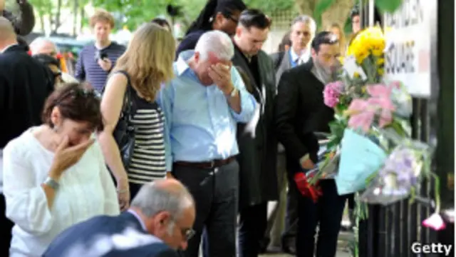 بعض المعزين في وفاة وينهاوس