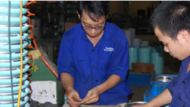 Công nhân tại doanh nghiệp vừa và nhỏ