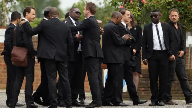 Pelayat di pemakaman Amy Winehouse