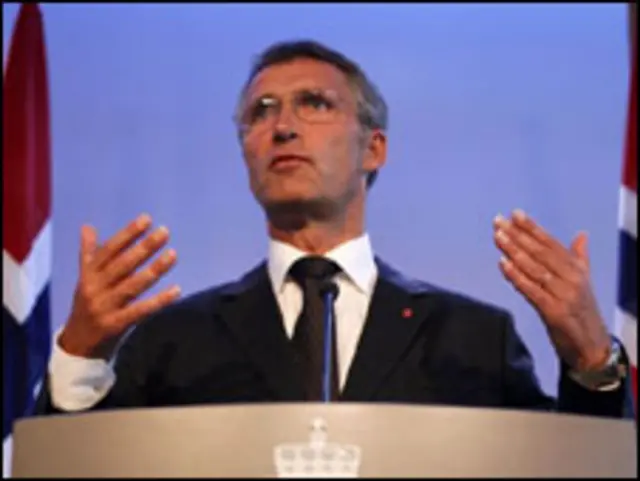နော်ဝေ ဝန်ကြီးချုပ် Jens Stoltenberg 