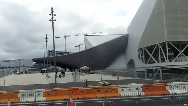 Atap kolam renang Olimpiade 2012. Foto-foto Liston Siregar