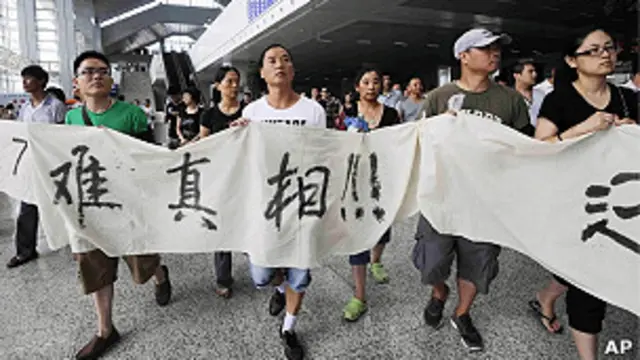 Demo keluarga korban