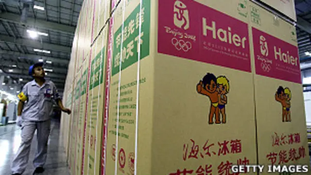 青島海爾集團生產廠房內已經裝箱的海爾冰箱（資料圖片）