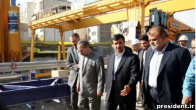 محمود احمدی نژاد و رستم قاسمی فرمانده قرارگاه خاتم الانبیا