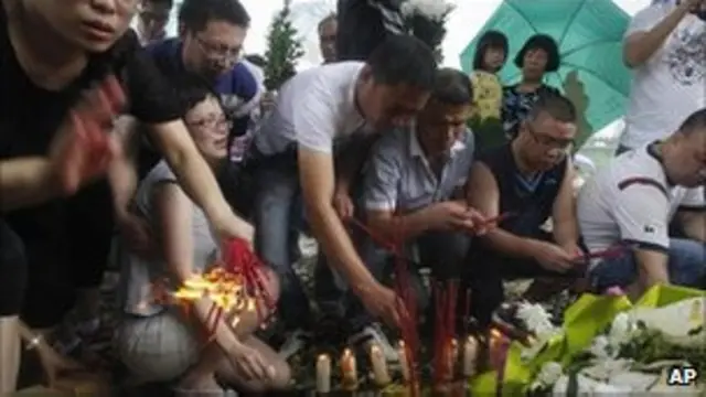 Kecelakaan ini menimbulkan kontroversi dan kecaman terhadap pemerintah