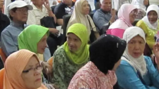 Pensiunan PNS ambil gaji