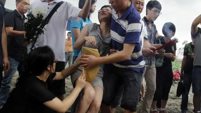 Поминки жертв катастрофы в Китае