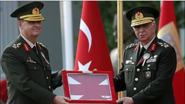 Panglima tertinggi militer Turki Jenderal Isik Kosaner mundur dari jabatannya.