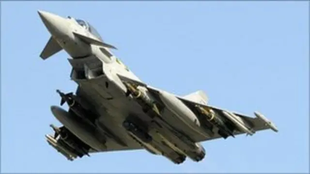 NATO melakukan serangan terhadap Libia selama berbulan-bulan