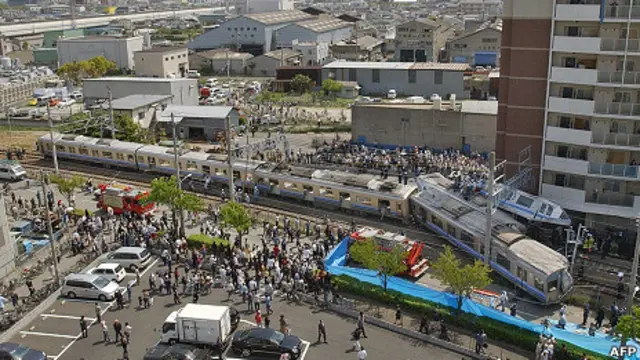 日本尼崎市JR福知山線通勤列車脫軌事故現場（25/4/2005）