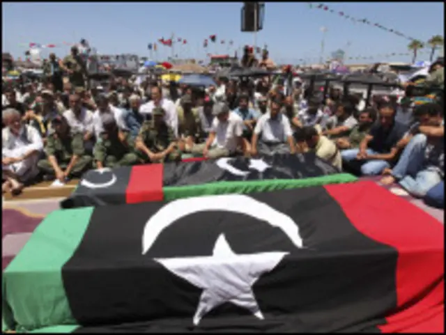 جنرل یونس کے جنازے میں بڑی تعداد میں لوگ شریک ہوئے