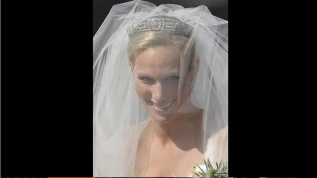 شہزادی زارا نے ایڈنبر کے اولڈ ٹاؤن میں ہونے والی اس شادی میں روایتی سفید لباس زیبِ تن کیا