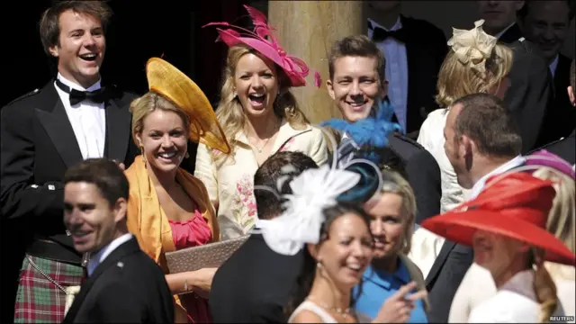 شادی کی تقریب میں شرکت کے لیے بڑی تعداد میں مہمانان ایڈنبرا پہنچے