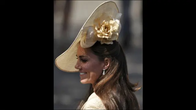 شاہی خاندان میں حال ہی میں شامل ہونے والی شہزادہ ولیم کی اہلیہ شہزادی کیٹ میڈلٹن تقریب میں مرکزِ نگاہ تھیں