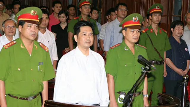 Ông Cù Huy Hà Vũ tại tòa án
