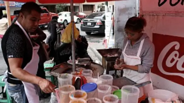 Puesto callejero de tacos en México