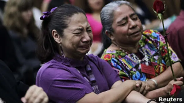Familiares de víctimas