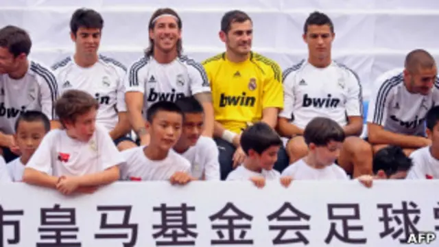 皇马球员与中国儿童