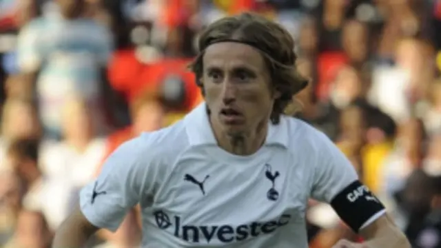 Para penggemar Tottenham Hotspurs berharap Luca Modric bertahan.