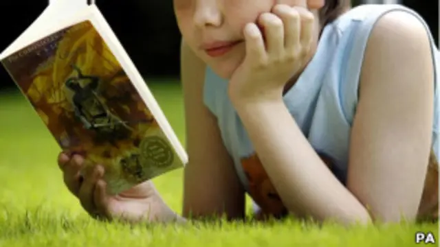 کتاب لوستل سربېره پر دې چې د ماشومانو د معلوماتو په ډېرولو کې لویه مرسته کوي، هغوی یوې سالمې بوختیا ته هم هڅوي.