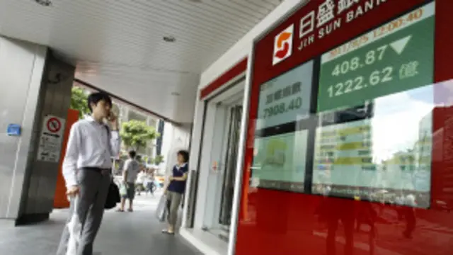 Bảng điện tử hiện chỉ số của thị trường chứng khoán Đài Bắc