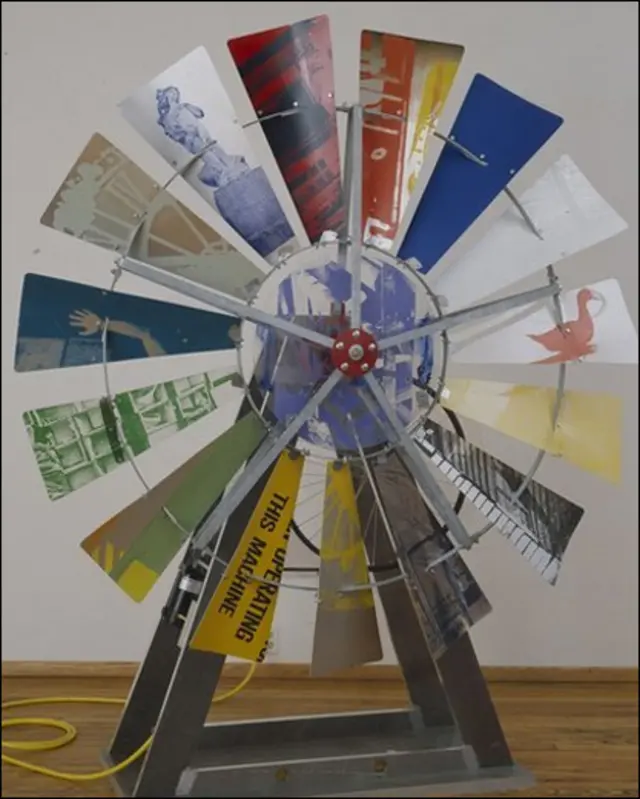 عظیم امریکی آرٹسٹ رابرٹ روچن برگ کی انیس سو اسی اور نوے کی دہائی میں بنائی جانے والی پینٹینگز اور سکلپچر اس سال کے تہوار کا حصہ ہیں۔