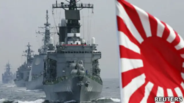 日本海上自衛隊護衛艦「鞍馬」號帶領艦隊在橫濱相模灣進行演練（資料圖片）