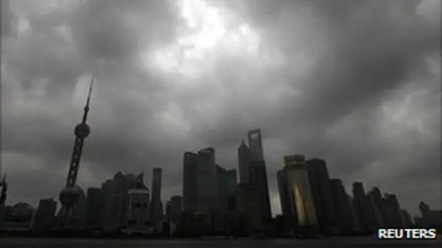 Pejabat Shanghai memperingatkan penduduk untuk tetap di dalam rumah