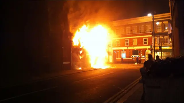 پولیس نے جمعرات کو فائرنگ کر کے 29 سالہ شخص کو ہلاک کردیا تھا۔ اس ہلاکت کے بعد مظاہرے شروع ہو گئے تھے۔