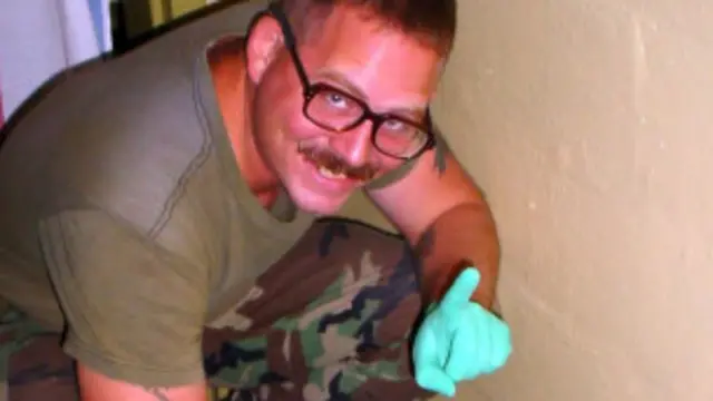 Foto-foto Graner yang tertawa sambil menyiksa warga Irak mengejutkan dunia