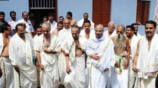 கோயில் குருமார்கள்