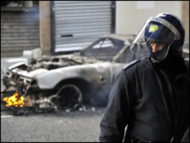 میچز ملتوی کرنے کا فیصلہ پولیس کی جانب سے ہدایات کے بعد کیا گیا ہے۔