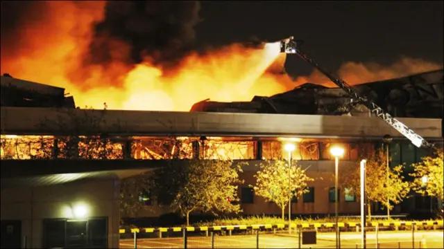 وزیر داخلہ ٹریسا مے نے کہا کہ ٹوٹنہم سے شروع ہونے فسادات ناقابل قبول ہیں اور ان میں حصہ لینے والوں کو نتائج بھگتنے پڑیں گے۔