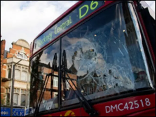 وہ چیزوں کو توڑ پھوڑ رہے تھے اور کوڑے دان سڑکوں پر پھینک رہے تھے اور قہقے لگا رہے تھے: جیک