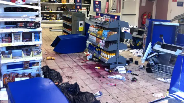 Продовольственный магазин после грабежа