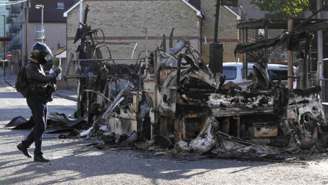 Сгоревший автобус в Кройдоне