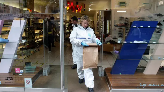 Polisi mengumpulkan bukti forensik