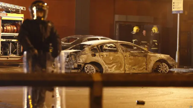 Mobil terbakar di Manchester