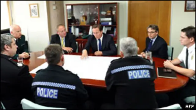 Дэвид Кэмерон на встрече с полицейскими