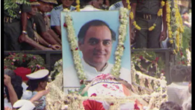 விடுதலைப் புலிகளின் தற்கொலை குண்டுதாரியால் 1991 ஆம் ஆண்டு ராஜீவ் காந்தி கொல்லப்பட்டார்.