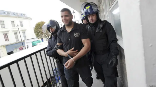 Tersangka ditangkap polisi