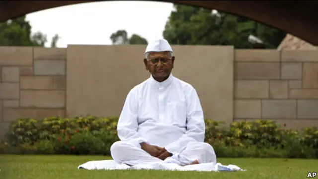 Ông Anna Hazare được một số người tin là có sức thuyết phục cao như Thánh Gandhi ngày trước